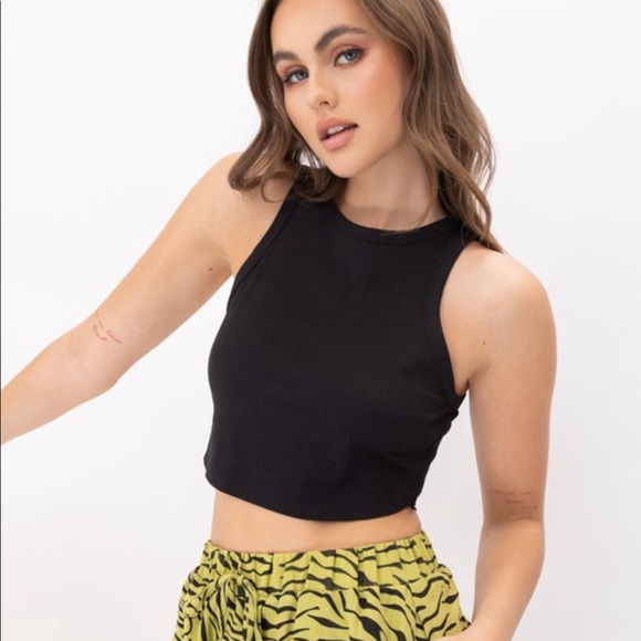 BLACK RACERBACK CROP TOP 🖤 - Picture 3 of 4